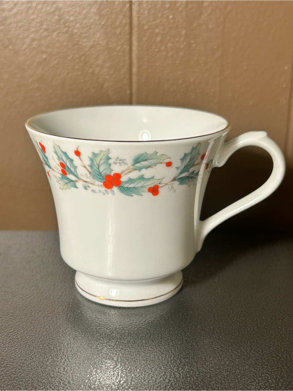 Retired CHINA PEARL NOEL Christmas Fine China Holly (1)